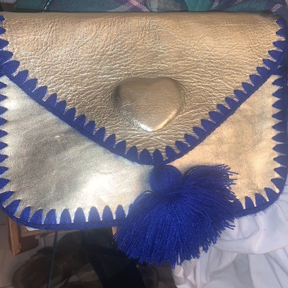 AMANO FAIR TRADE Central and South America.  Gold clutch